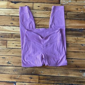 Like new. Lululemon align high rise V-waist in pink